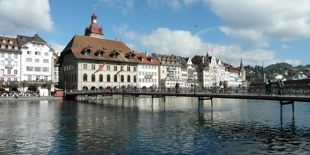 Fachada del ayuntamiento de Lucerna, Suiza